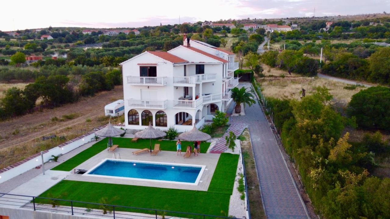 Apartmani Viktorija Vrana  Экстерьер фото