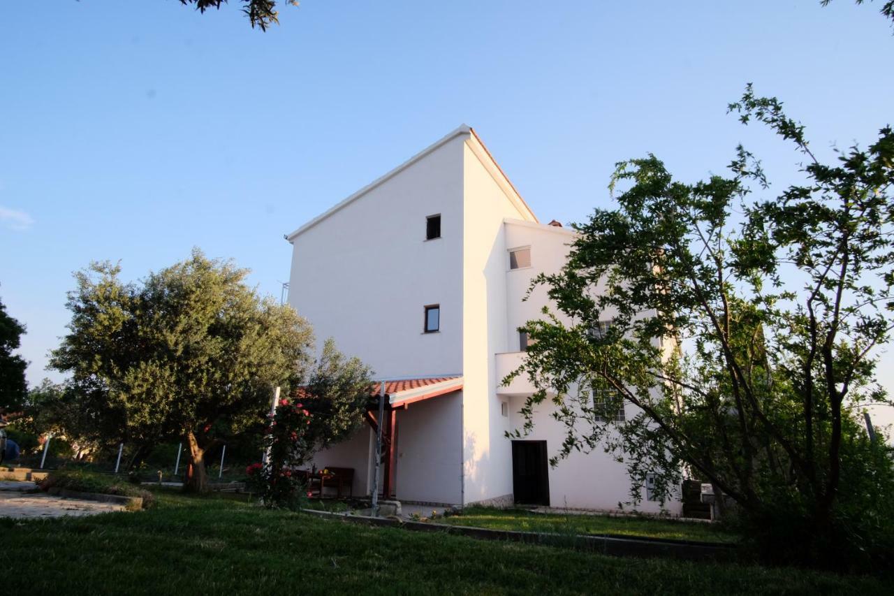 Apartmani Viktorija Vrana  Экстерьер фото