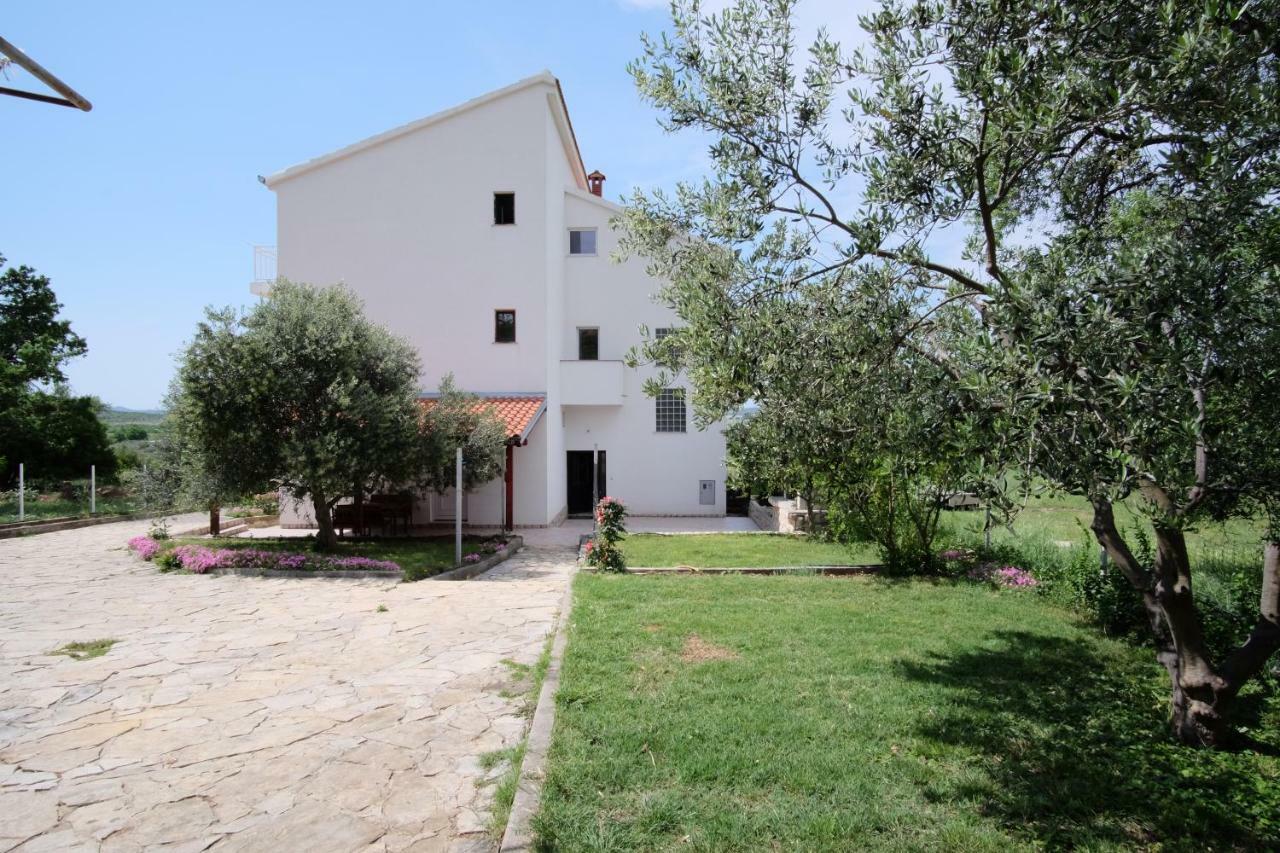 Apartmani Viktorija Vrana  Экстерьер фото