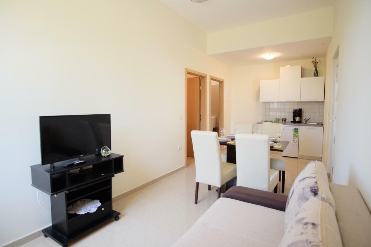 Apartmani Viktorija Vrana  Экстерьер фото