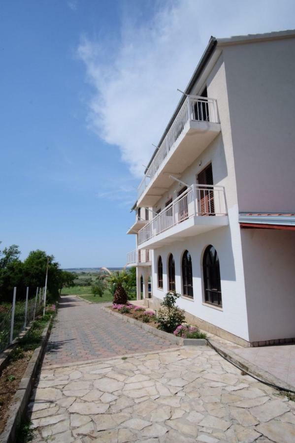 Apartmani Viktorija Vrana  Экстерьер фото