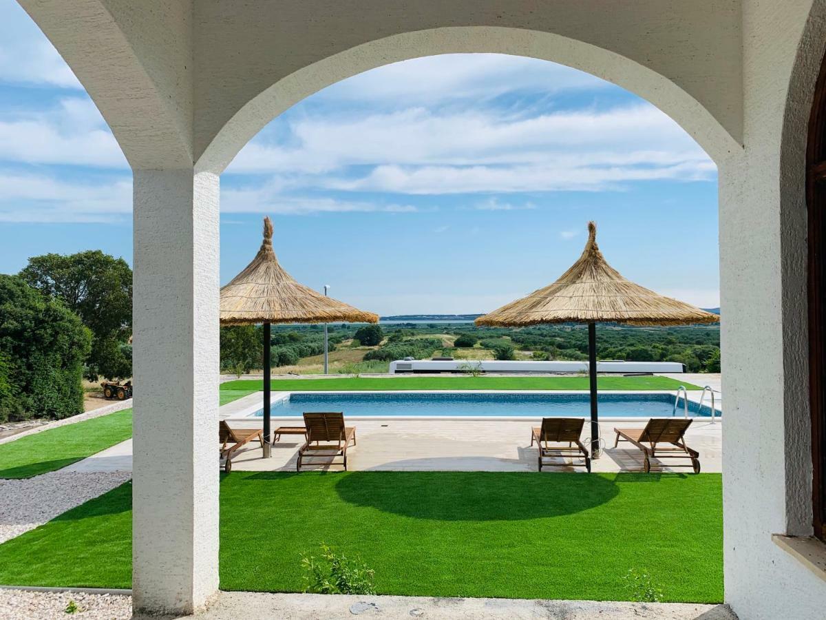 Apartmani Viktorija Vrana  Экстерьер фото